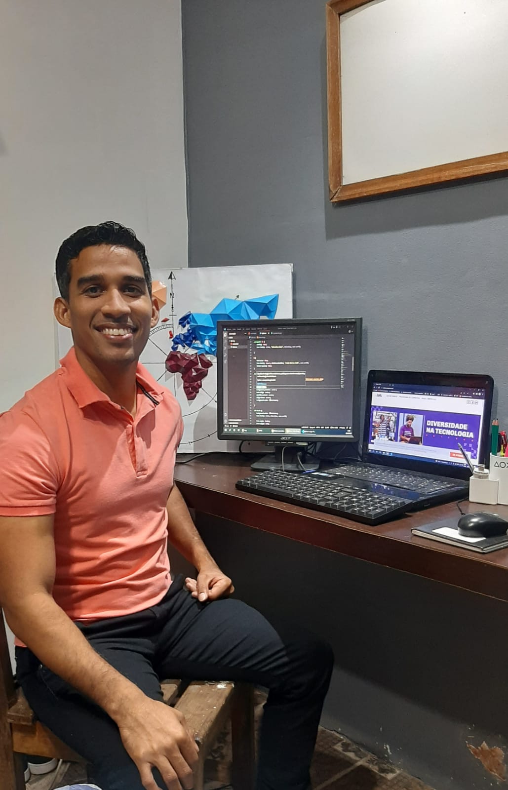 Foto Frente Computador